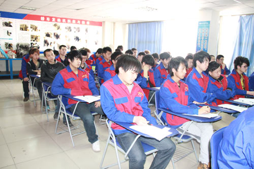 成都万通汽修学校助初高中生实现梦想