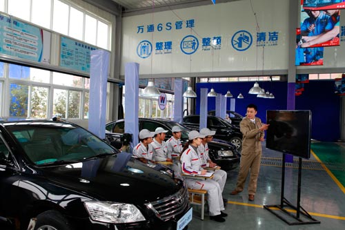 到成都万通汽修学校学现代化汽修技术