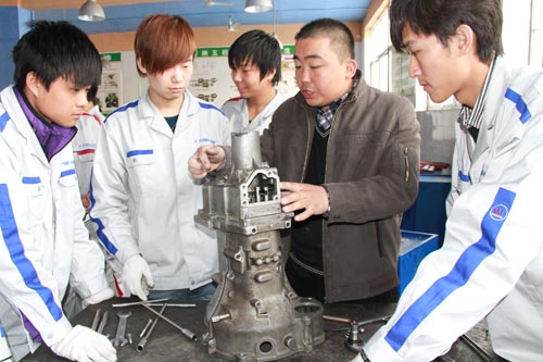 成都万通汽修学校理实一体化教学