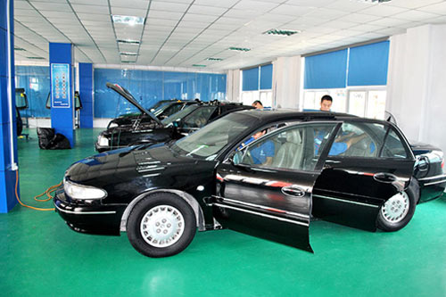 到成都万通汽修学校学汽修很轻松