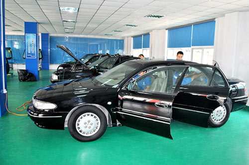 学汽车维修到成都万通汽修学校