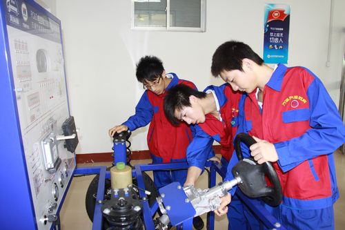 成都万通汽修学校成就你的美好未来