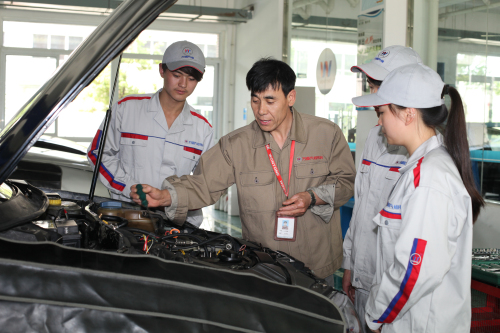 高考落榜到成都万通学汽修扭转自己的命运