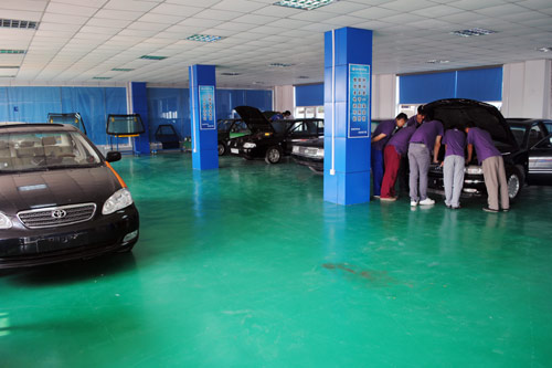 学汽修技术 成都万通汽修学校为你未来保驾护航