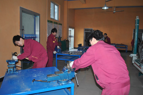 成都万通汽修学校助你梦想成真