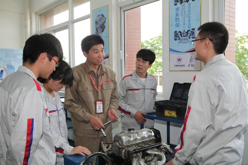 到成都万通汽修学校学汽修轻松就业