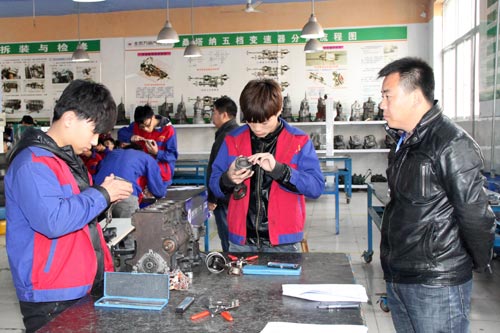 实践考试注重学生动手能力