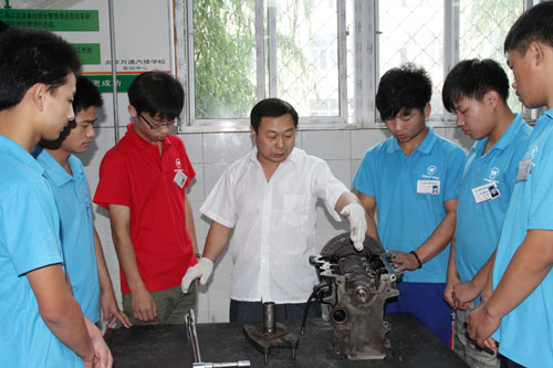 万通汽修学校实力强 就业更轻松