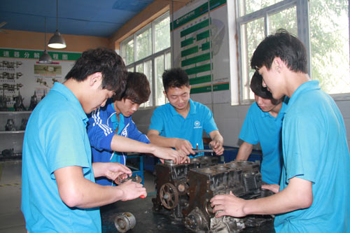 学汽修初中生也能成才