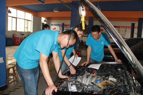 到成都万通汽修学校学汽修就业前景更广阔