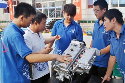 学汽车维修知识就到成都万通汽修学校