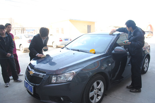 学汽车美容技术就选成都万通汽修学校