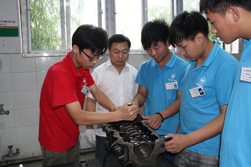 成都万通汽修学校采用理实一体化教学模式