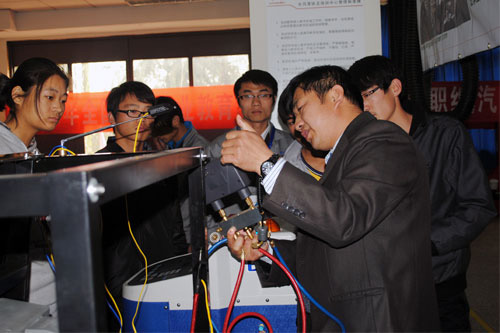 初中毕业学汽修要几年时间