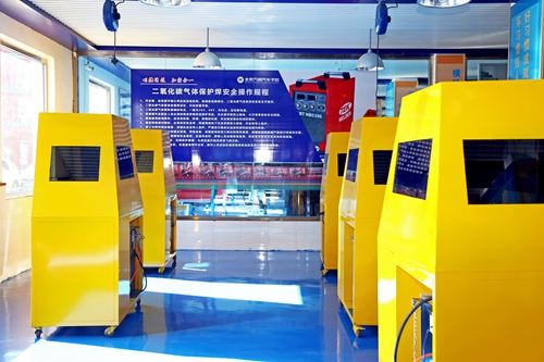 学汽修到哪学比较好