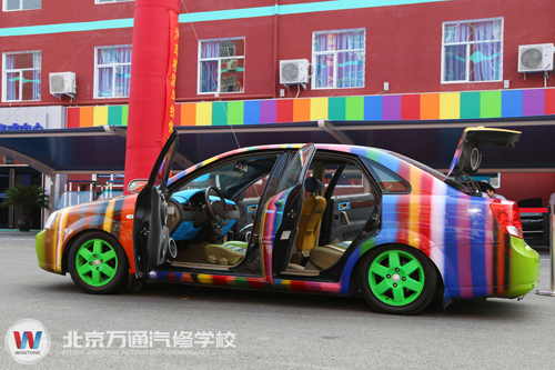 成都万通汽修学校美容专业教师李昌新改装的音响车 (1).jpg