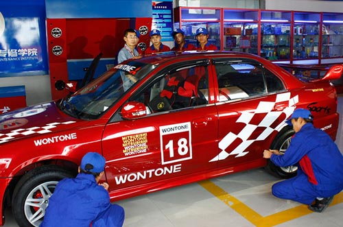 成都万通汽修学校钣金喷漆实训大厅