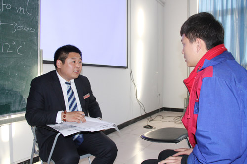 汽修企业走进成都万通汽修学校招贤纳士