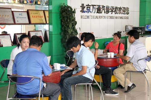 学修车就要到专业的汽修学校