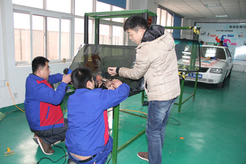 学汽车贴膜就到成都万通汽修学校