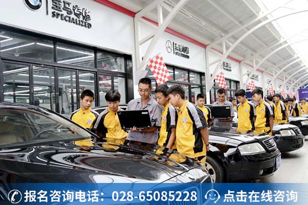 万通学子正在实训 (1)