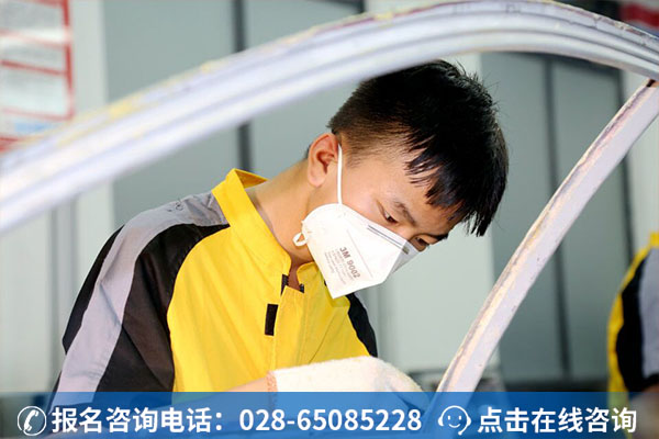 万通学子正在实训 (2)