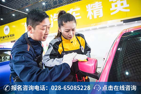 万通学子正在上实训课 (1)