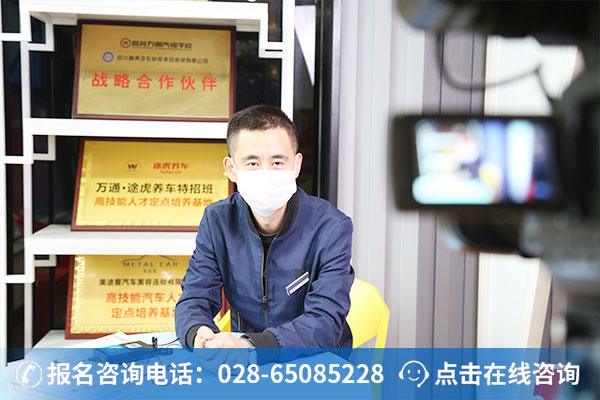 万通创就业中心孙主任正与吴总连麦直播
