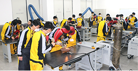 汽车钣金技师