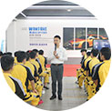 学生在实训中掌握过硬本领