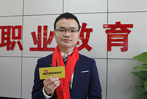 学生在实训中掌握过硬本领