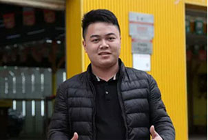 学生在实训中掌握过硬本领