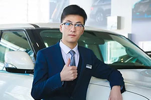 学校录取分数线是多少？