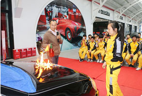 大火烧车